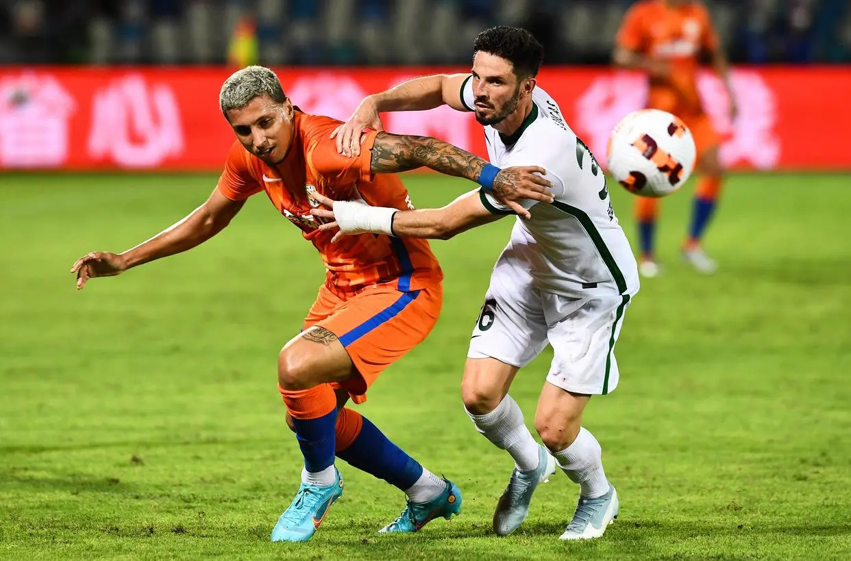 将王钰栋到, 队基本持平