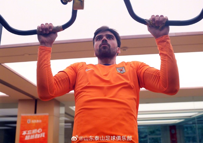 他曾在日本, 个球